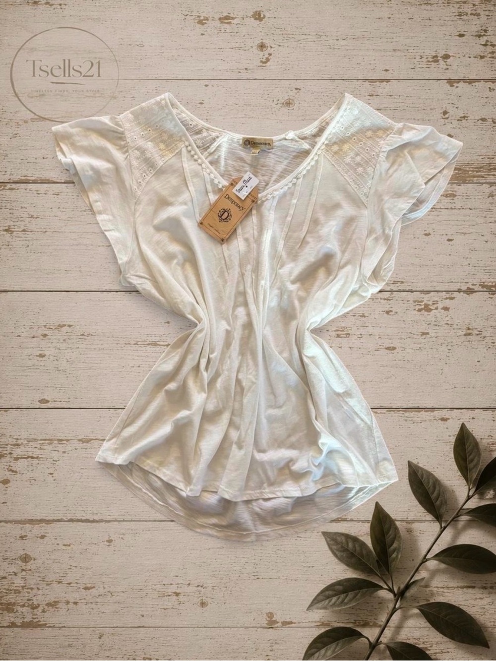 NWT Democracy White Embroidered Eyelet Flutter Sleeve Blouse Top - Size M